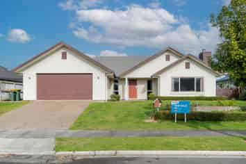 52 Palliser Drive, Huntington