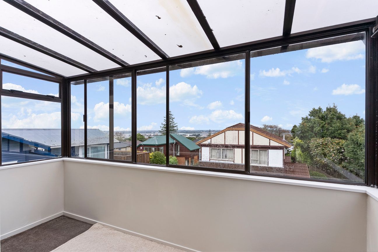 Elevated One Tree Hill Living with Harbour Views - Bild 3