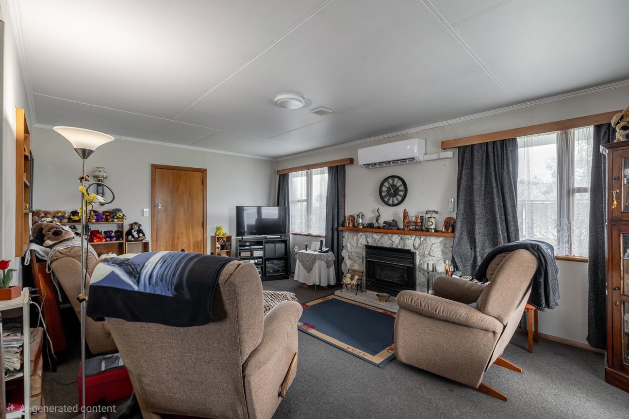 1960s HOME WITH POTENTIAL CLOSE TO TOWN - Ansicht 2