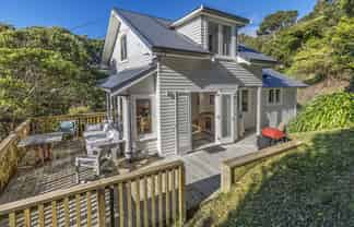 15 Wrights Hill Road, Karori