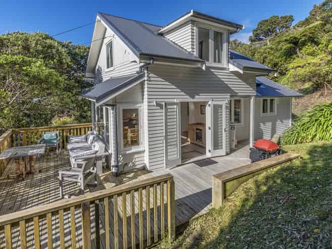 15 Wrights Hill Road, Karori
