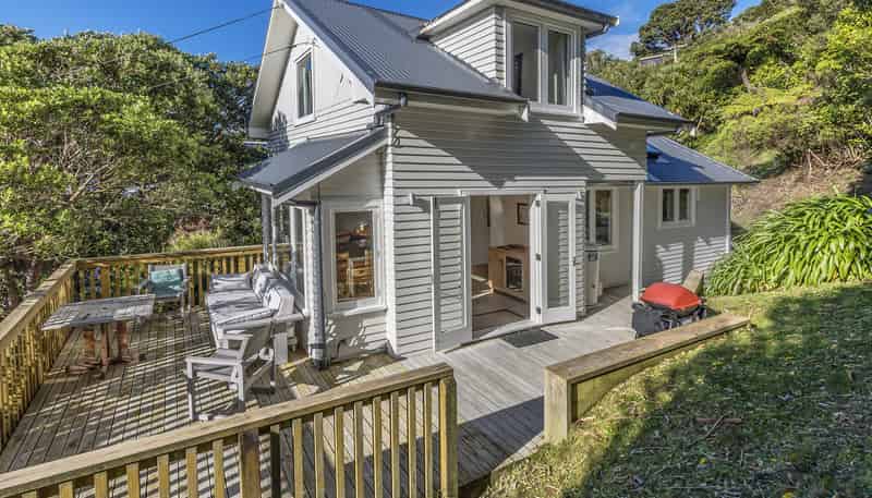 15 Wrights Hill Road, Karori