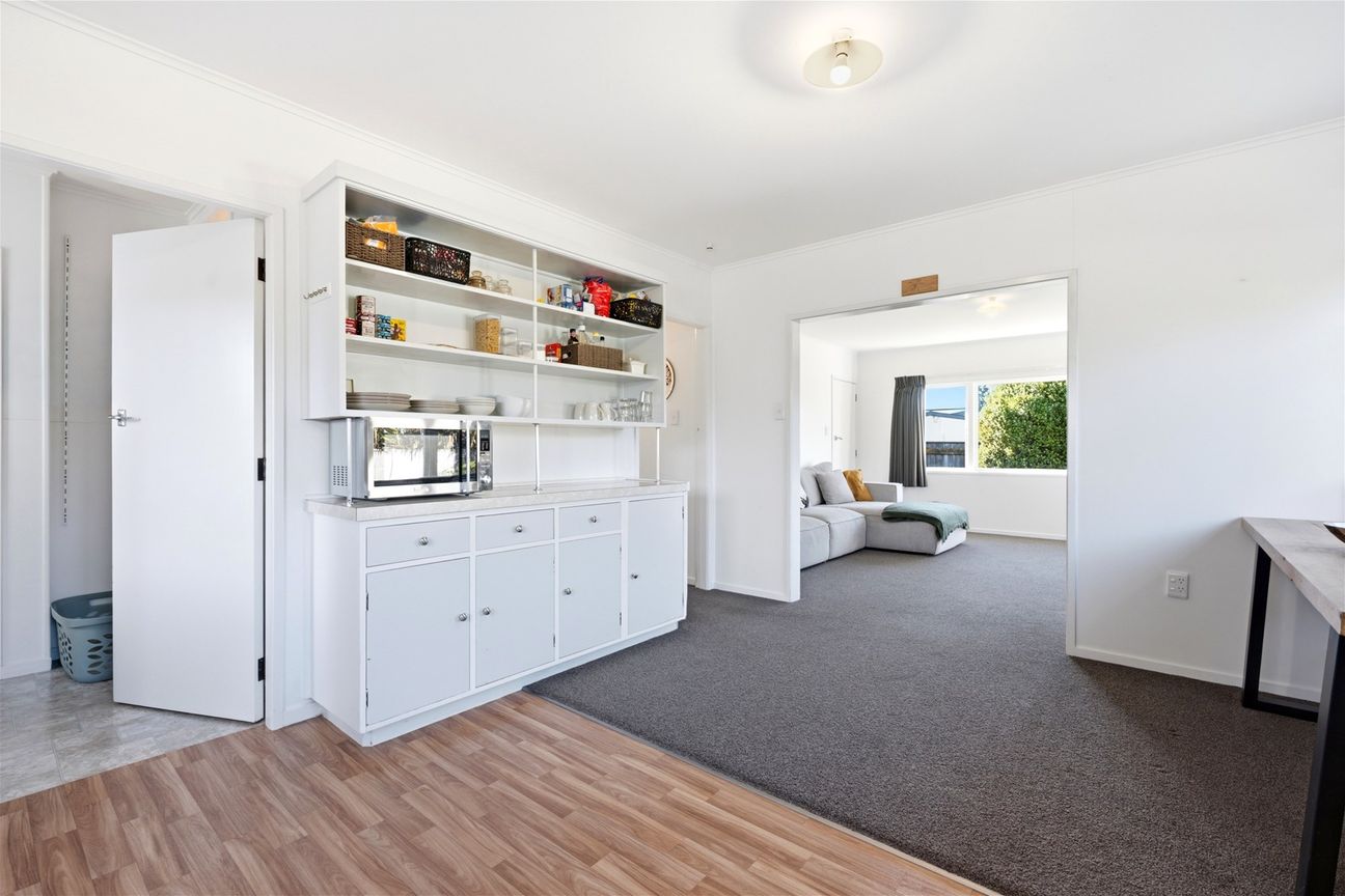 Affordable, Central and Surprisingly Spacious! - Aanzicht 4