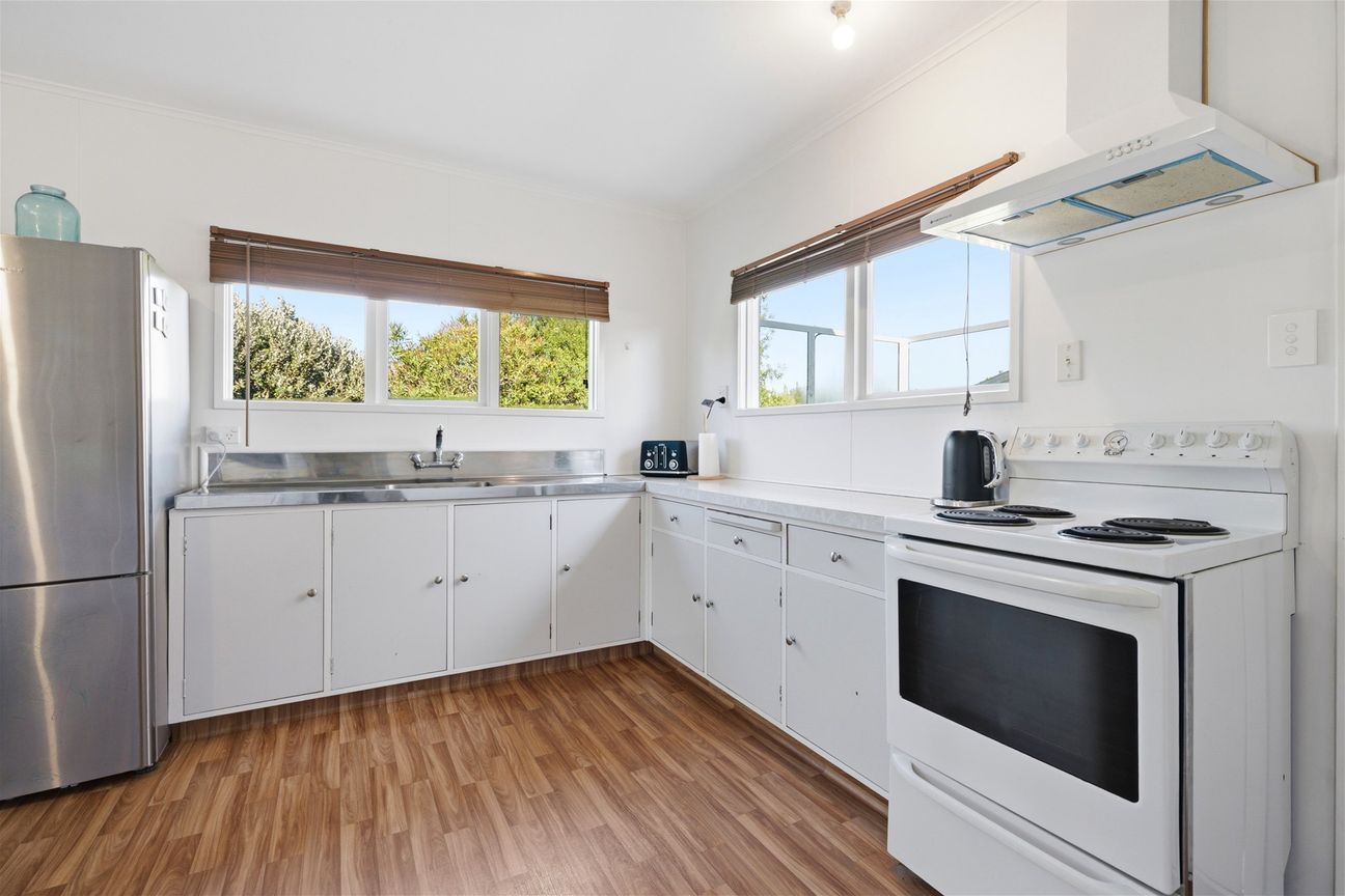 Affordable, Central and Surprisingly Spacious! - Aanzicht 2