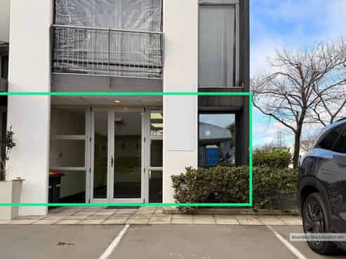 Ground Floor Office in Great Location
