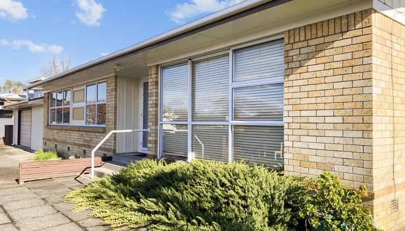 10 Garden Heights Avenue, Glenview