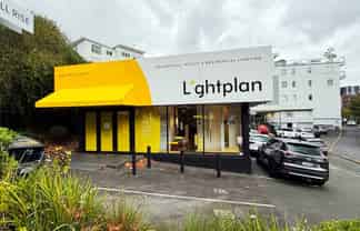 HIGH-PROFILE SHOWROOM AND STORAGE

