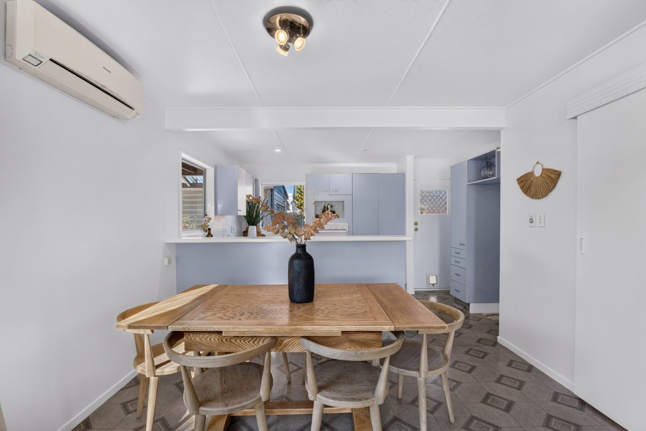 Four Bedrooms in the Heart of Greenmeadows – další
