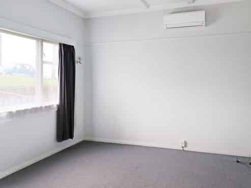 1/52 Lonsdale Crescent, Rongotai