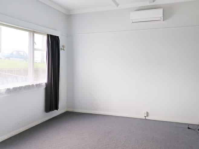 1/52 Lonsdale Crescent, Rongotai