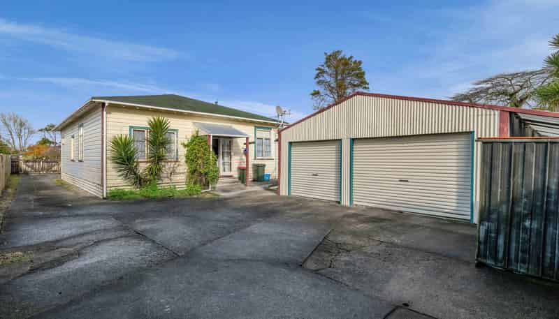 34 Cloten Road, Stratford