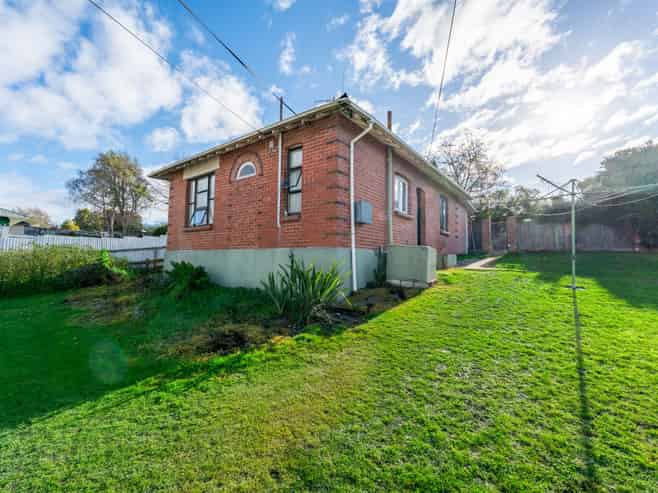77 Luxmoore Road, Marchwiel