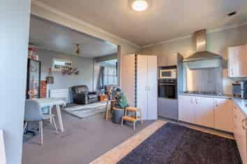 77 Luxmoore Road, Marchwiel