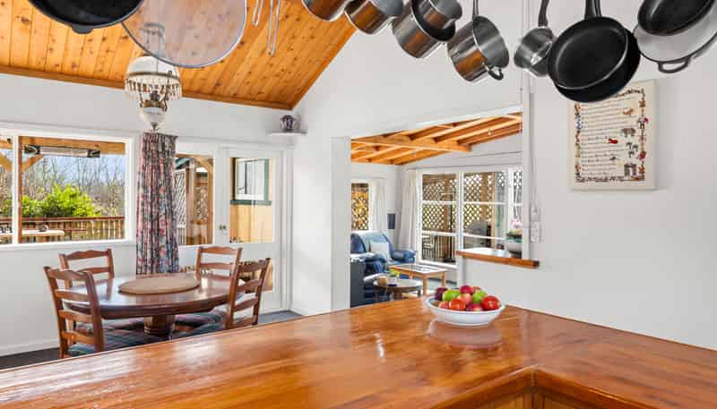 589 Gladstone Road, Gladstone