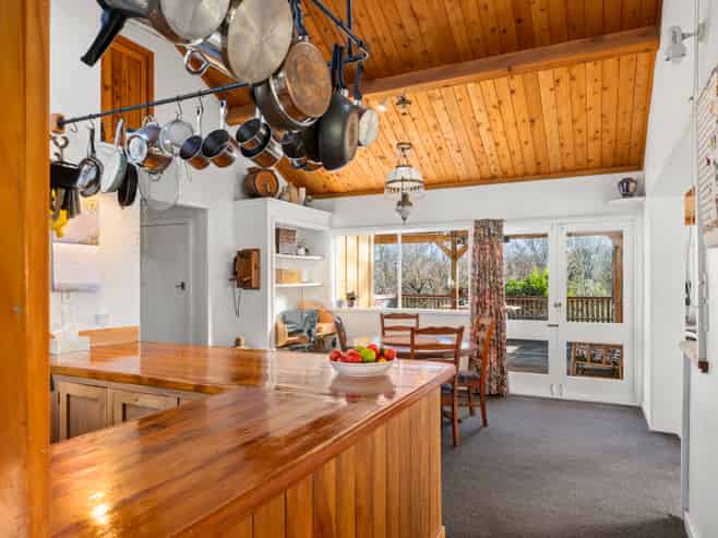 589 Gladstone Road, Gladstone
