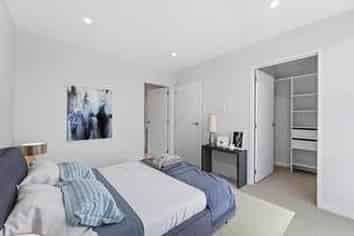 1/8 Bagnall Avenue, Point England