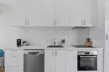 1/8 Bagnall Avenue, Point England