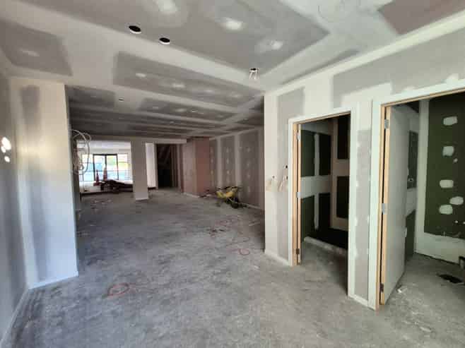 Secure the Entire Building in the Heart of New Lyn