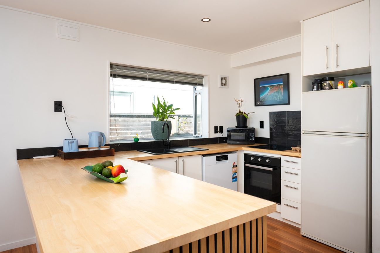 Effortless Beachfront Living with Space to Spare - Ansicht 4