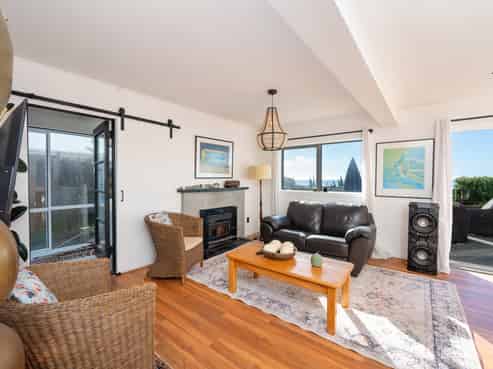 225 Clifton Road, Te Awanga