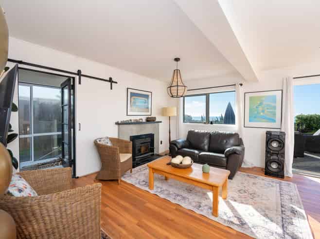 225 Clifton Road, Te Awanga