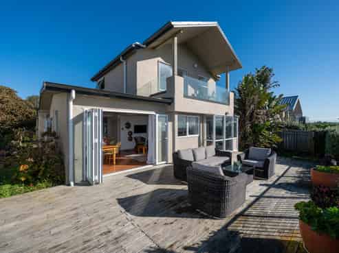 225 Clifton Road, Te Awanga
