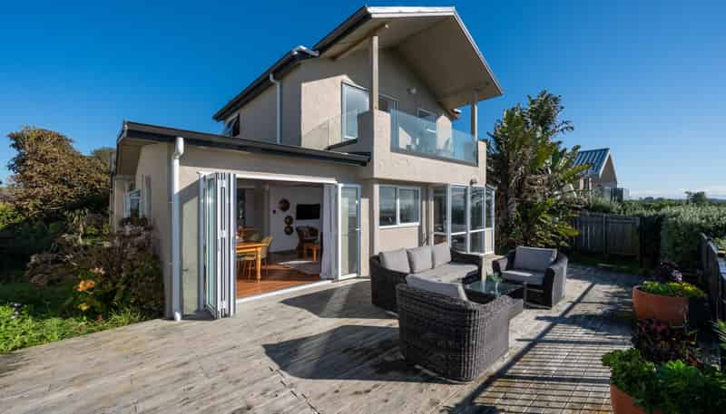 225 Clifton Road, Te Awanga
