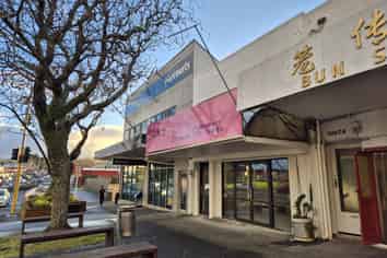 Ground Floor | Brand New New Lynn Opportunity