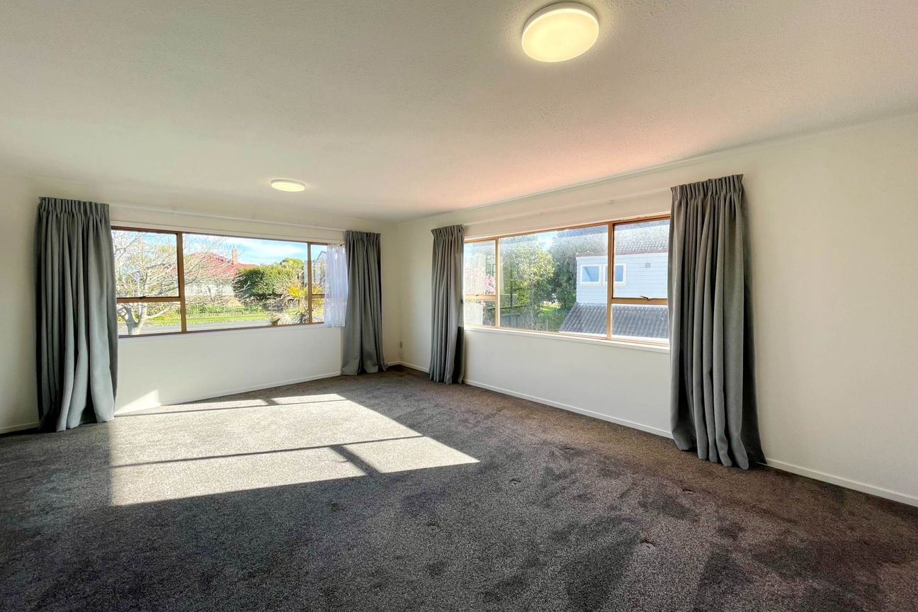 3 Bed 2 Bath Family Home in Ellerslie - Més