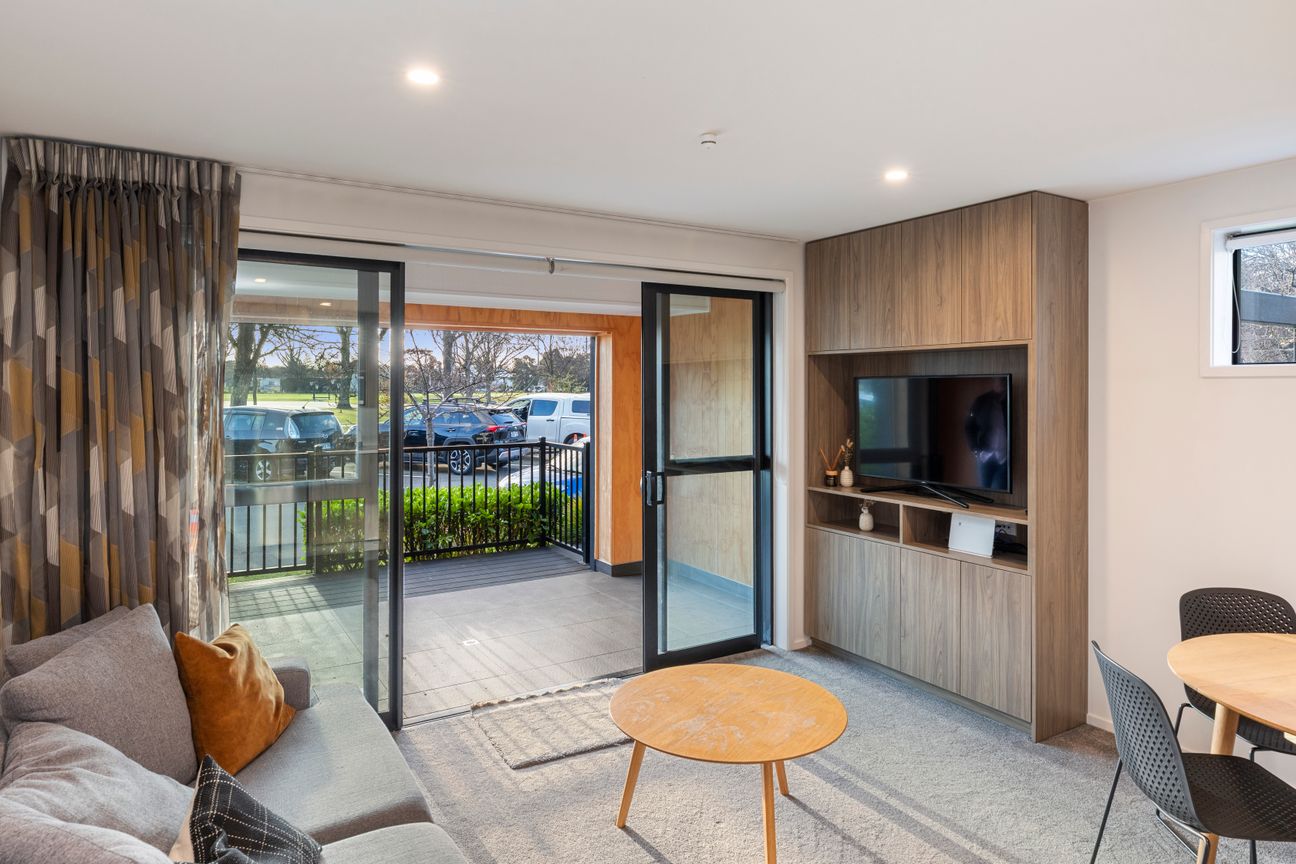 Elevated living - Hagley park on your door step! - Mehr