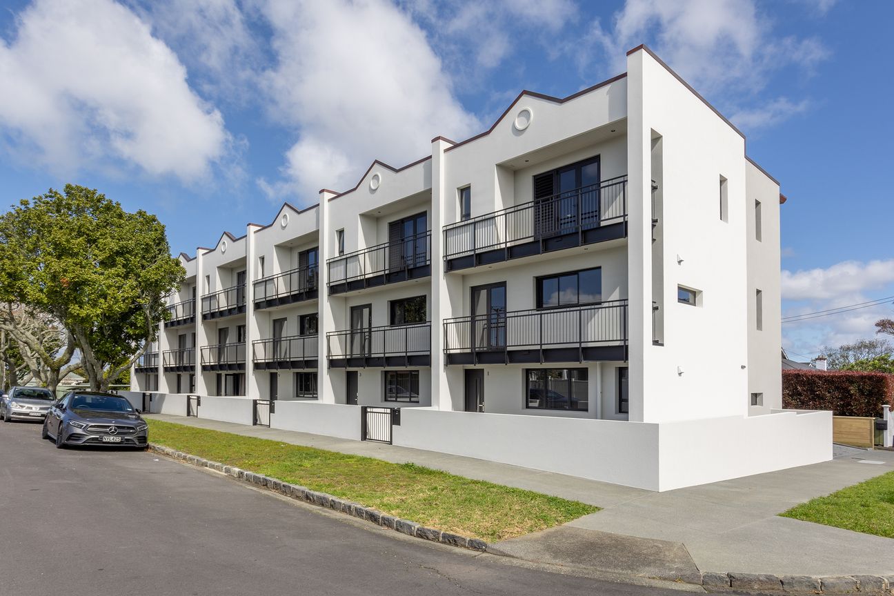 Stunning 3 Bedroom, 3 Bathroom Townhouse with Double Garage - Ansicht 4