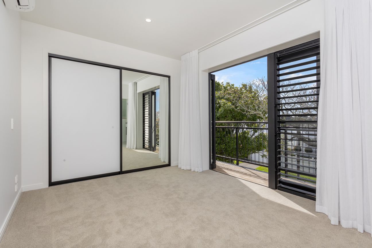 Stunning 3 Bedroom, 3 Bathroom Townhouse with Double Garage - Mehr
