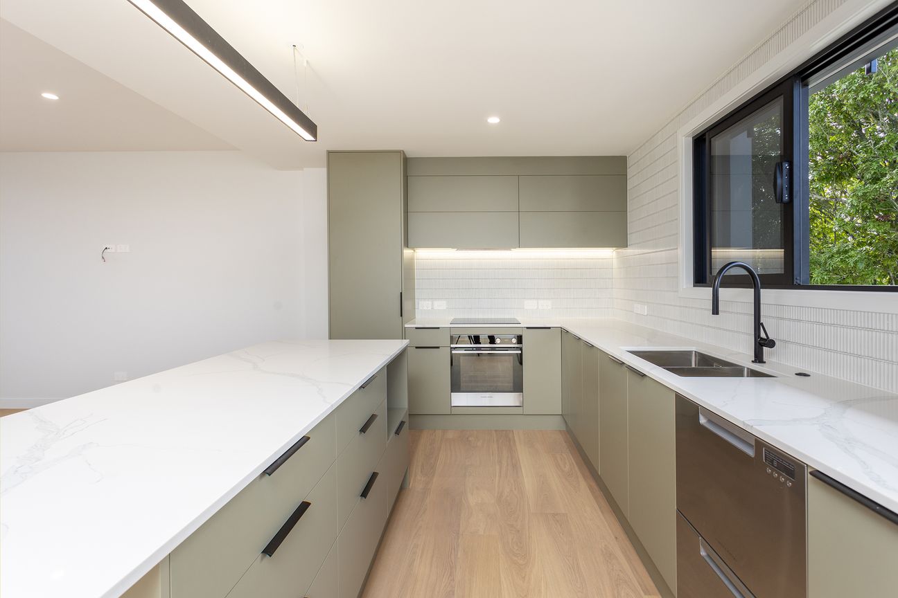 Stunning 3 Bedroom, 3 Bathroom Townhouse with Double Garage - Ansicht 3