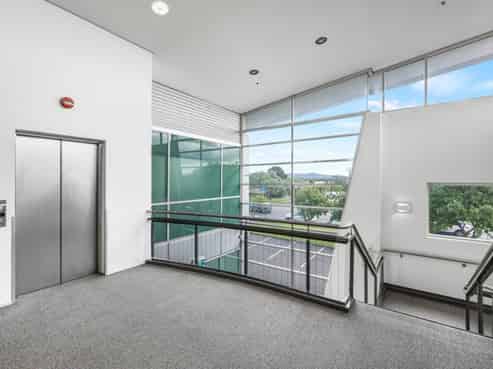 Prominent Lincoln Road office. 1,113sqm + 21 parks