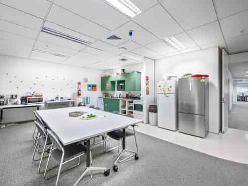 Prominent Lincoln Road office. 1,113sqm + 21 parks