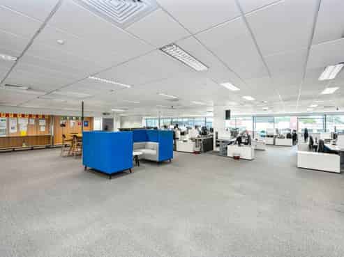 Prominent Lincoln Road office. 1,113sqm + 21 parks
