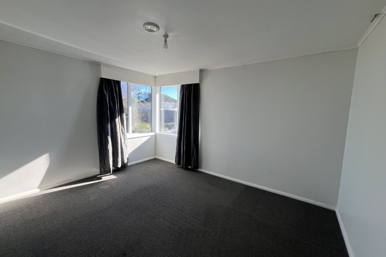 Tidy Three-Bedroom Home in Prime Hospital Location - Widok 5