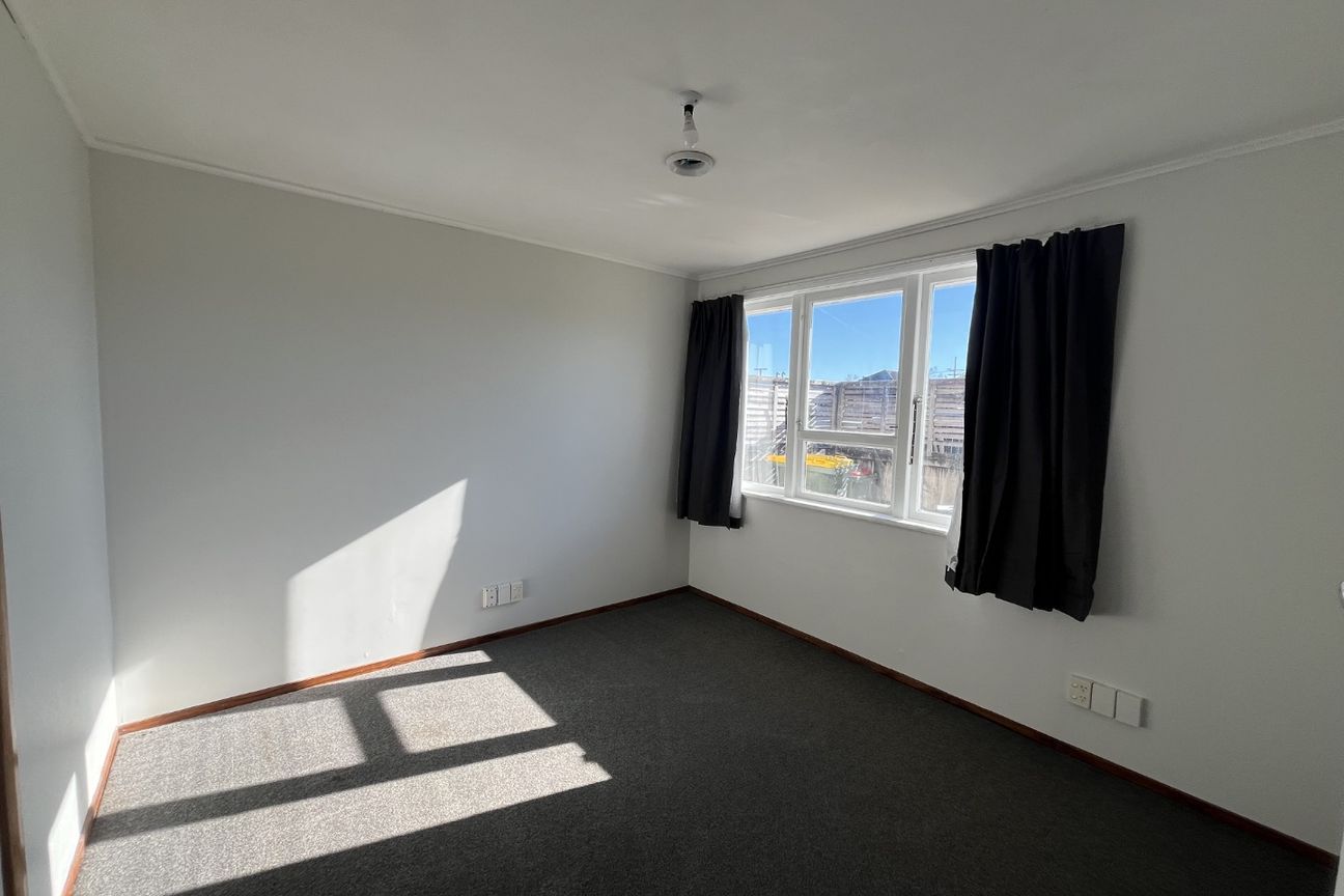 Tidy Three-Bedroom Home in Prime Hospital Location - Widok 6