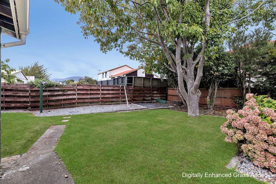 Pets welcome, family home in Hoon Hay - Bild 3
