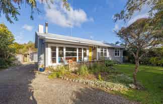 40 Woodward Street East, Featherston