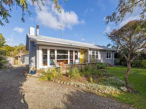 40 Woodward Street East, Featherston