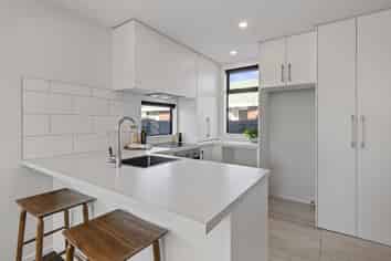 2/68 Barbour Street, Waltham