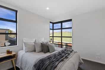 2/68 Barbour Street, Waltham