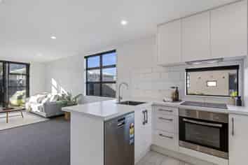 2/68 Barbour Street, Waltham