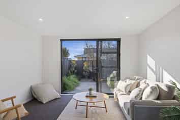 2/68 Barbour Street, Waltham