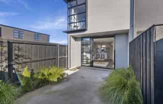 2/68 Barbour Street, Waltham