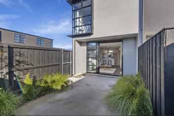 2/68 Barbour Street, Waltham