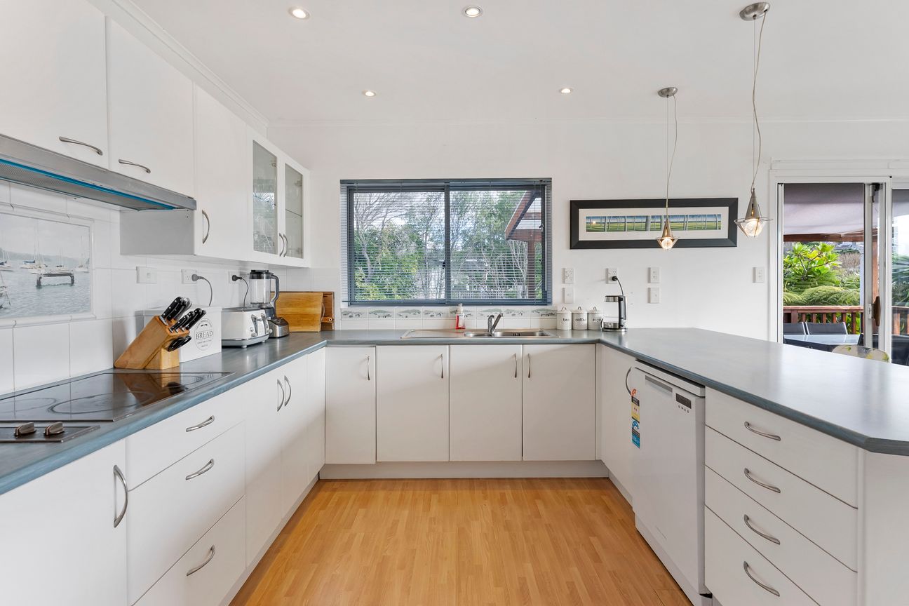 Family Living in the Heart of Mairangi Bay - Ansicht 3
