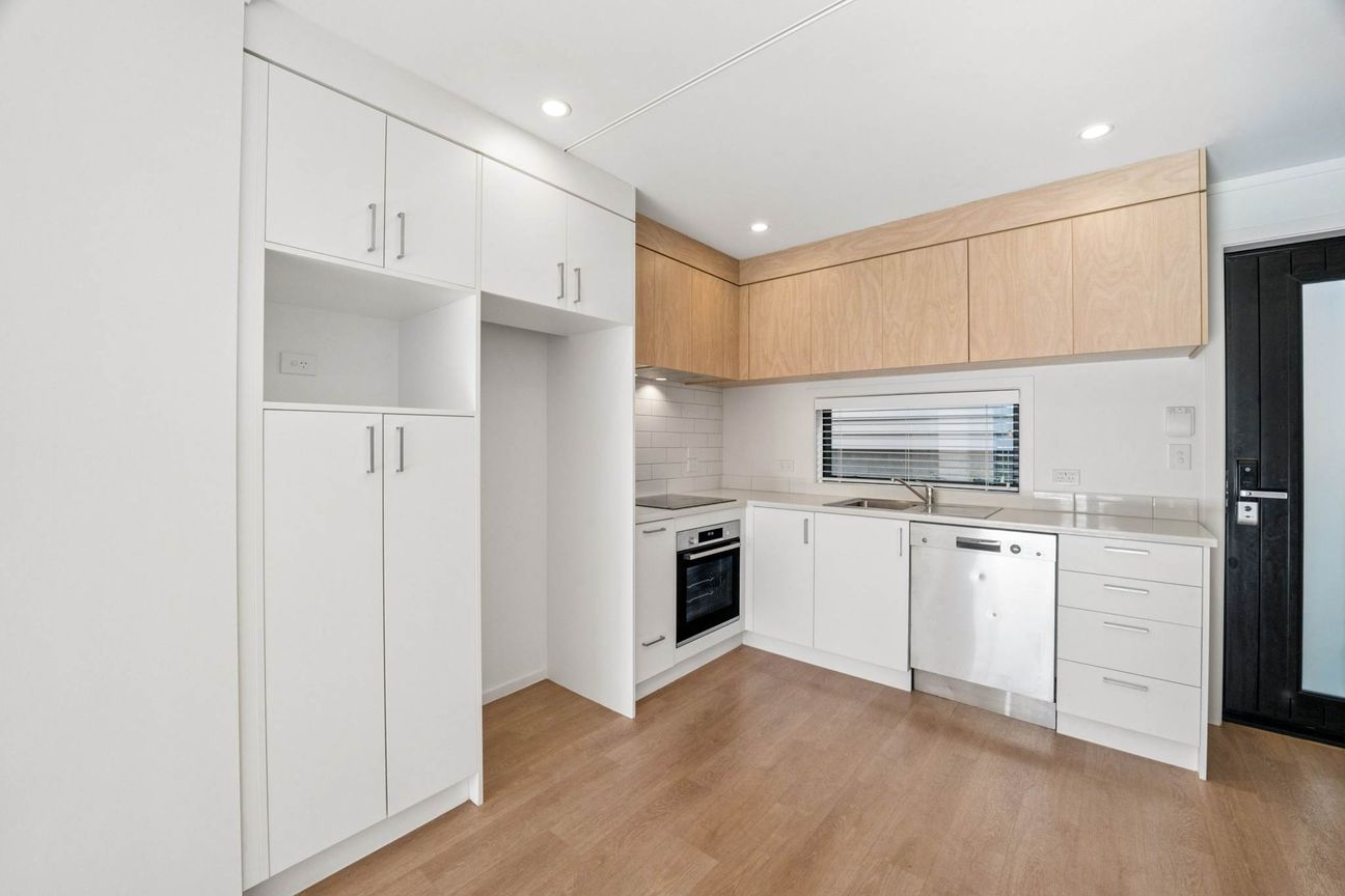 Why pay Rent? Affordable in Awesome Location. - Więcej