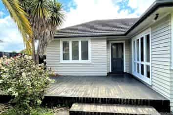 8 Grainger Road, Te Atatu South
